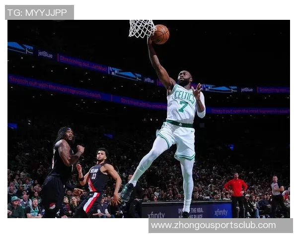 布朗与凯尔特人携手逆袭低估者展现攻防一体的实力